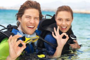 happy-divers-on-divemaster-course