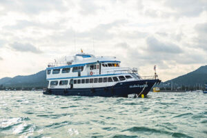 phuket-diving-boat